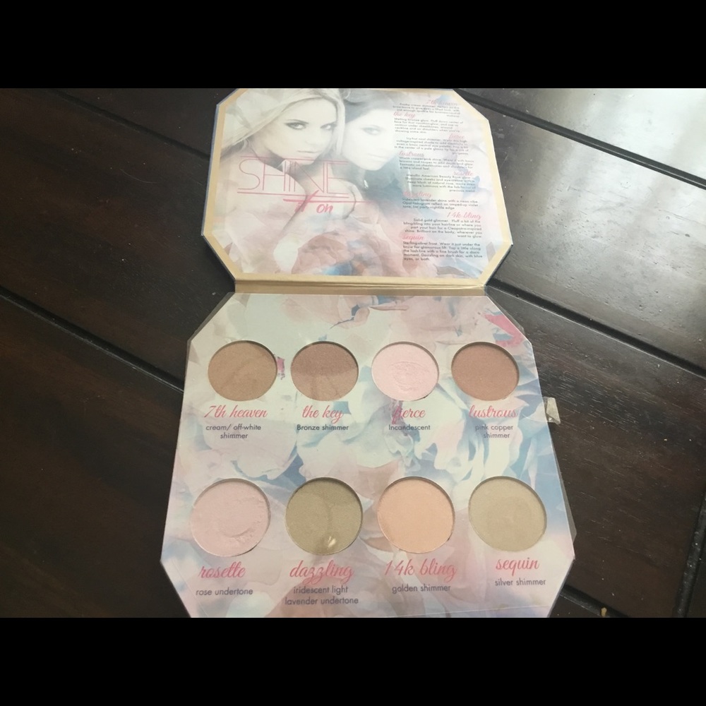Illuminated powders